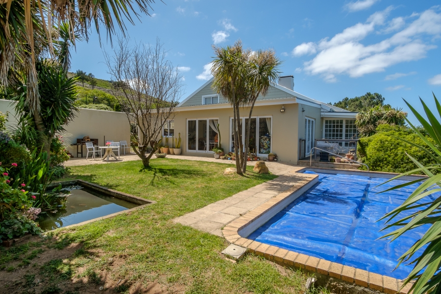 6 Bedroom Property for Sale in San Michel Western Cape